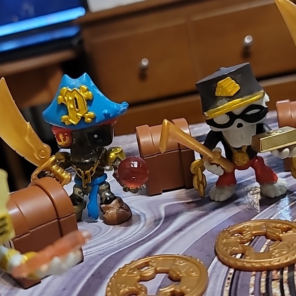 Set of 4 Treasure X characters with accessories - Picture 8 of 10